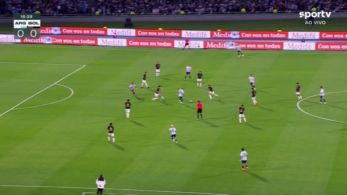 Argentina na frente! Lautaro Martínez chutou no cantinho e abriu o placar. #Futebol #Amistoso #Argentina #Bolívia