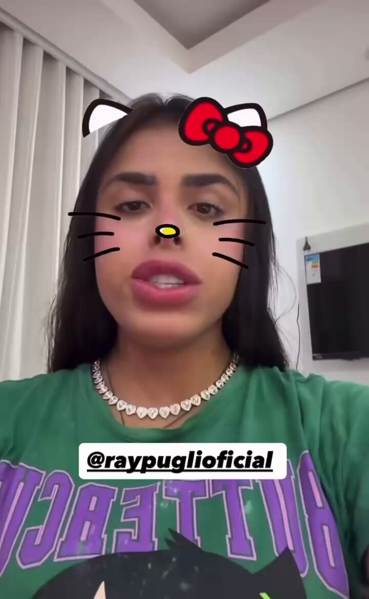 Luana Coutto DESISTIU de votar em Flávio Bolsonaro e declara APOIO a Lula: “O Lula falou que ia tirar as BETS, ai eu fiquei com raiva, ai eu pensei bem, a Ray Pugliese me fez repensar, eu vou votar no Lula, eu não vou mais votar no Bolsonaro, eu sou uma trans periferia e eu não sabia que o Bolsonaro era transfóbico. homofóbico.”