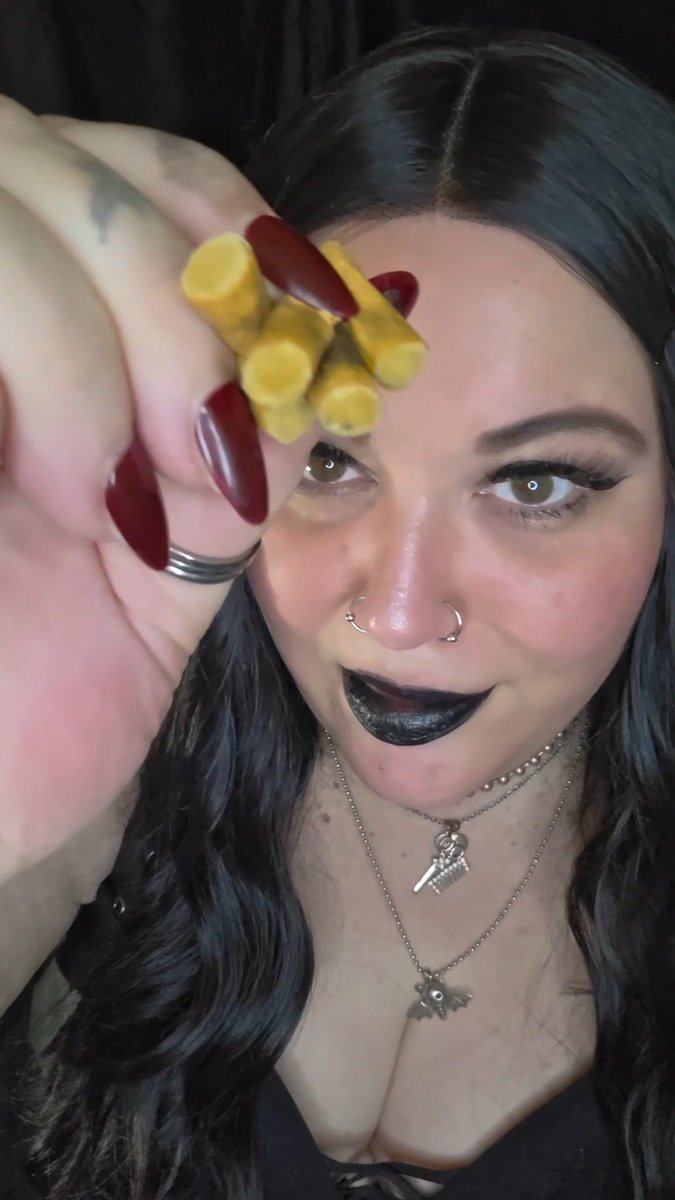 Chaining 5 Marlboro Reds and getting a massive nicotine buzz 🥵🥵😈