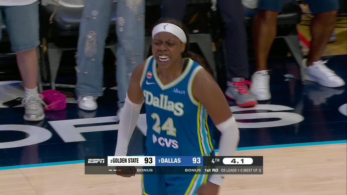 ARIKE OGUNBOWALE TIES IT IN THE CLUTCH ON ESPN 😱
