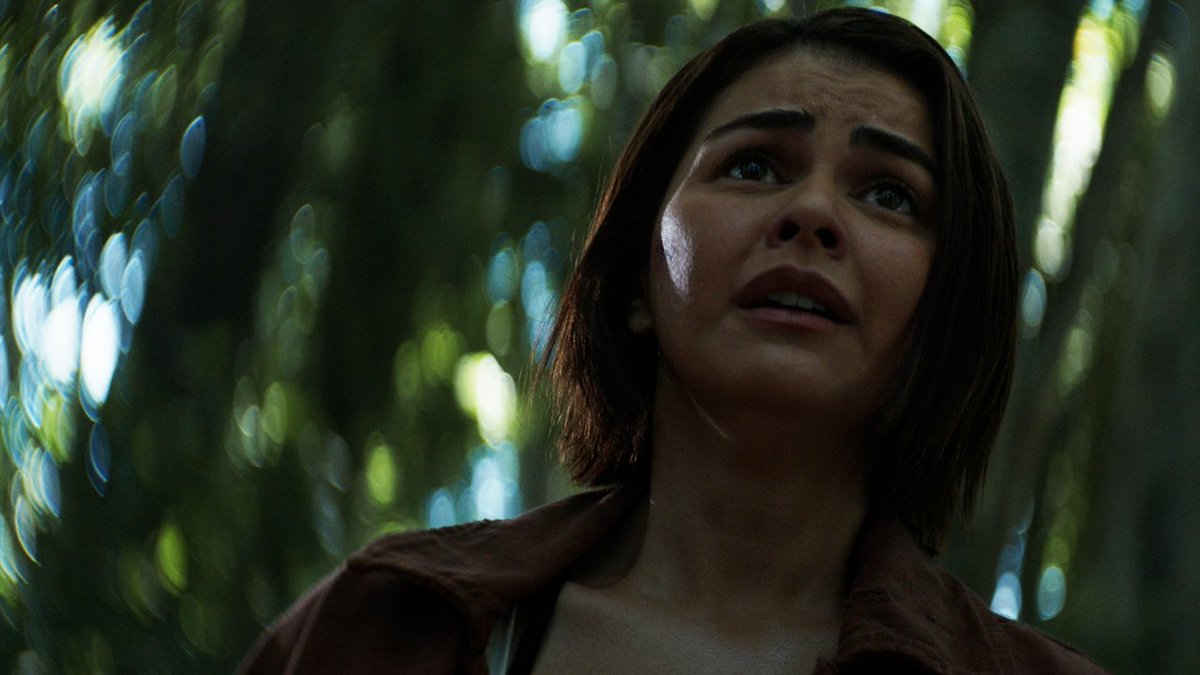 Sa paghahanap sa kanyang ina, ano ang naghihintay kay Sabina sa isla? 🫀 Panoorin sina Janine Gutierrez, Agot Isidro, Charlie Dizon, Ronnie Lazaro, at Nonie Buencamino sa Balaraw ngayong Oktubre 29 sa Netflix. #Balaraw