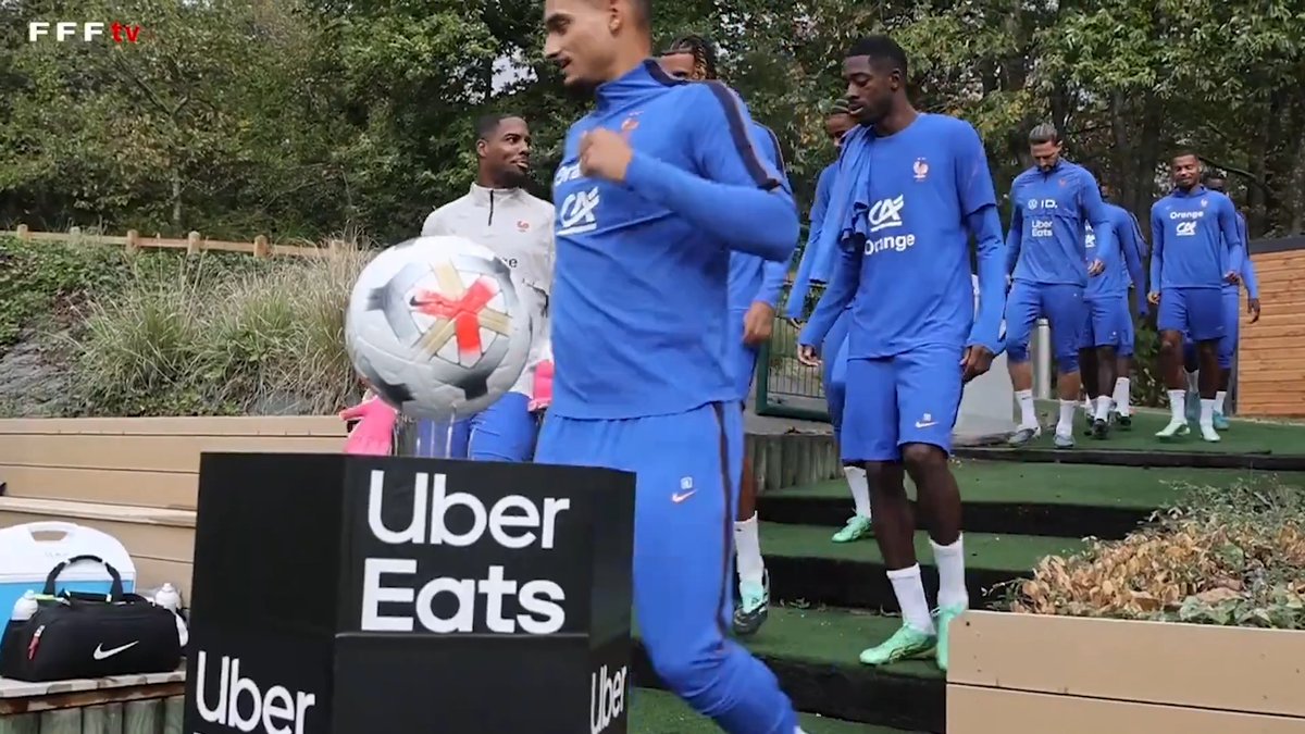 RDV sur notre insta pour tenter de gagner le ballon de l'entraînement ! ⚽️✍️ C’est Uber Eats France qui régale ! 🎁