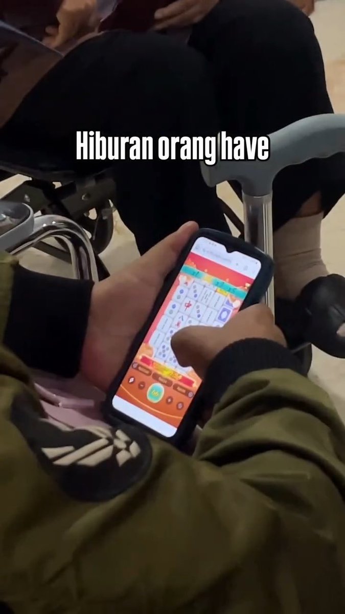 LAGI DI ANTRIAN BPJS SEMPET” NYA LOH SI BAPAK YA😭