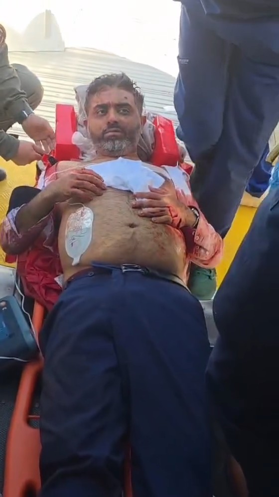 O piloto indiano Smit Machchhar está em condição estável em um hospital saudita. Apesar de gravemente ferido pelo co-piloto de Omã que tentava derrubar o avião com mais de 170 pessoas a bordo, maioria israelenses, ele conseguiu abrir a porta do cockpit.
