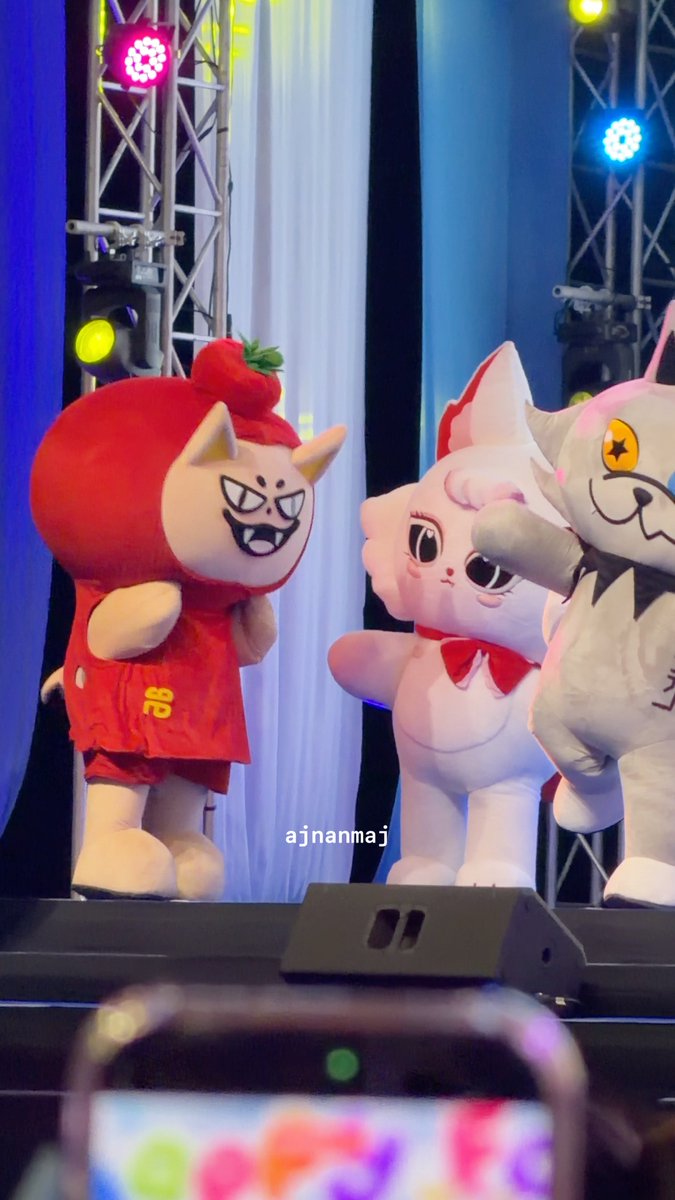 แก๊งจิ้งจอกขาวแดงเม้ามอยอายัยกานนนน TOMAFOX 1OCT HAPPYFAM #GMMTVFANIVAL2026HappyFamily #TOMAFOX #JEWEL