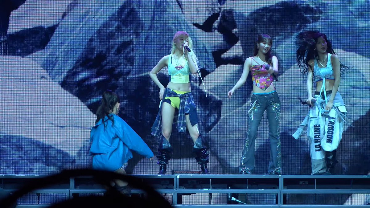 Sakura knew that today was her turn to be deceived, but she still danced with all her might🤣