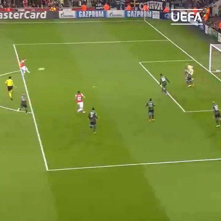 On this day in 2013: Mesut Özil scored his first Arsenal goal following a club-record summer transfer from Real Madrid in Arsenal’s 2-0 win over Napoli at the Emirates Stadium. 😮💨🇩🇪 🔴 Özil (8’) 🔴 Giroud (15’)