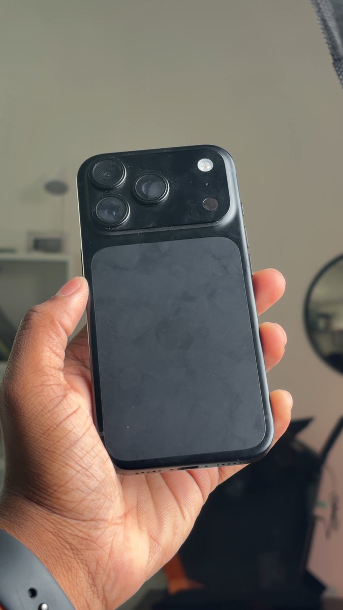 Black iPhone 18 Pro owners,need your help😭 The fingerprints and smudges are IMPOSSIBLE to keep off. Any suggestions to keep this phone looking clean?