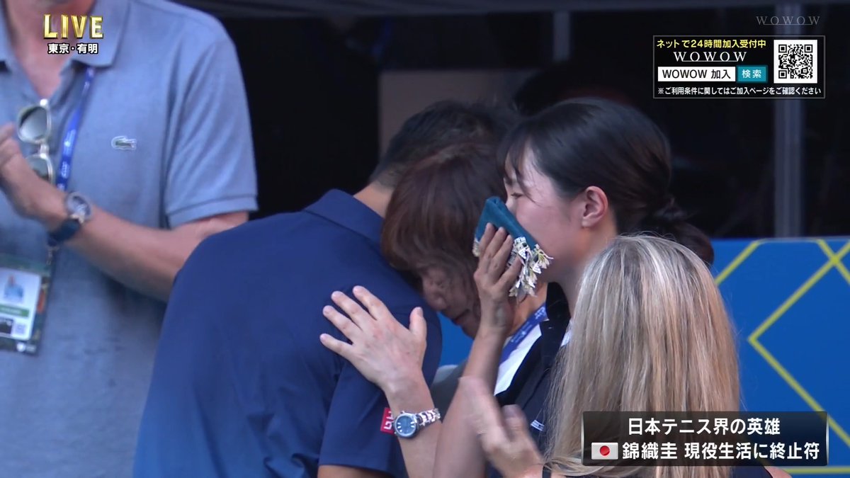 【感動】#錦織圭 、現役生活に終止符 ／ 苦楽を共にした家族、チーム・ケイと涙のハグ。 実況も思わず言葉を詰まらせたラストシーン😢 ＼ 19年間、本当にお疲れ様でした！ 🎾#木下グループジャパンオープンテニス 🗓️9/30(水)・10/1(木) 無料生中継！ 📺ABEMAでWOWSPOを楽しもう