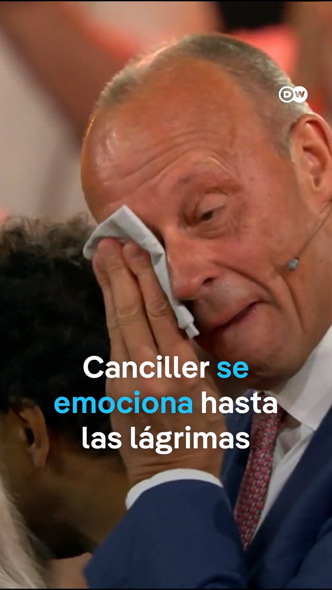 🇩🇪 | El canciller alemán se conmueve durante la entrega del premio escolar Friedrich Merz se emocionó durante la entrega de un premio que distingue a la mejor escuela de Alemania. El hecho ha sido cubierto por varios medios alemanes, justo cuando el canciller atraviesa un complejo escenario político. Su partido, la CDU, ha perdido tres elecciones regionales consecutivas y según la encuesta de ZDF-Politbarometer, un 79% afirma que ha hecho un mal trabajo.
