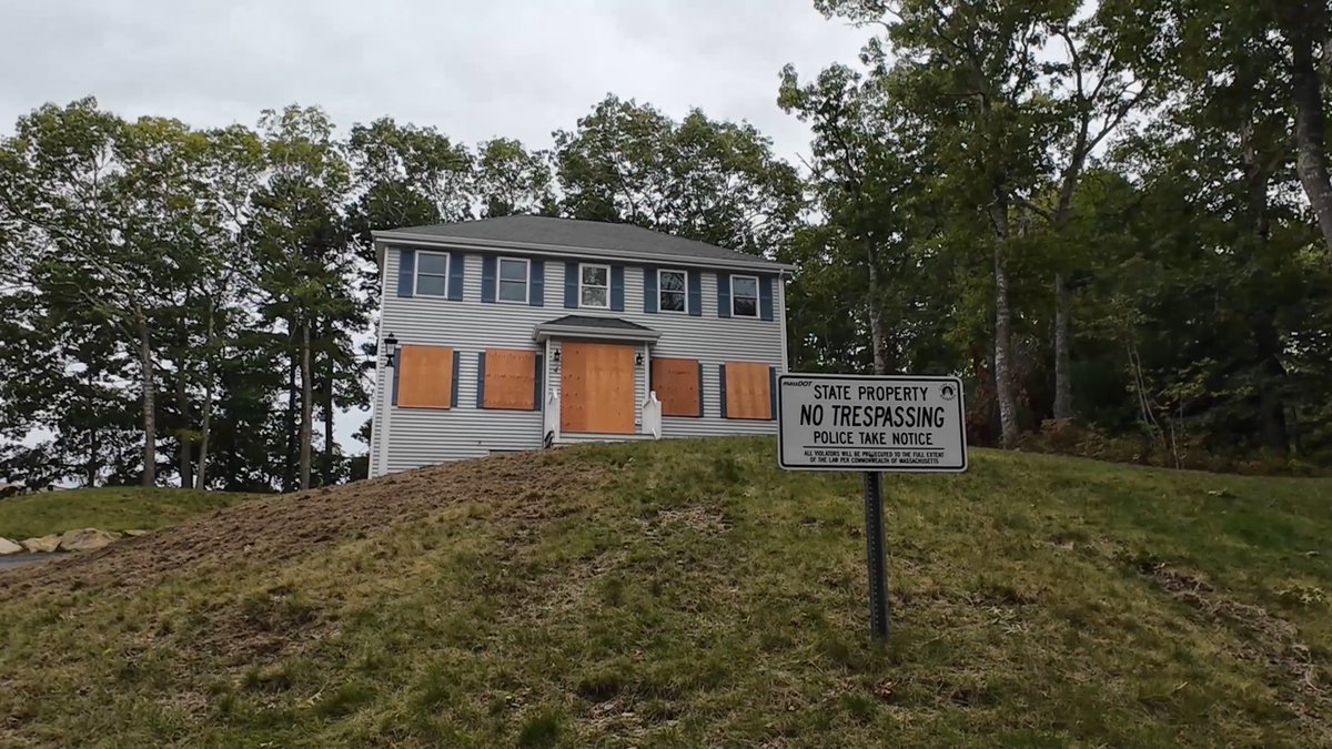Walking tour of the new $2.1B Sagamore Bridge location, including homes taken by eminent domain. #mapoli #capecod