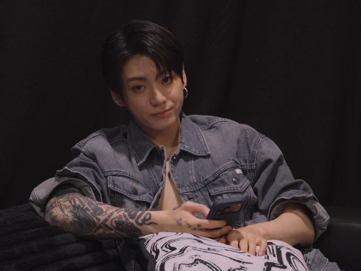 🐰: *practicing his spanish for madrid* 🐰: this city is ours tonight 🐰: tonight is incredible 🐰: …😏