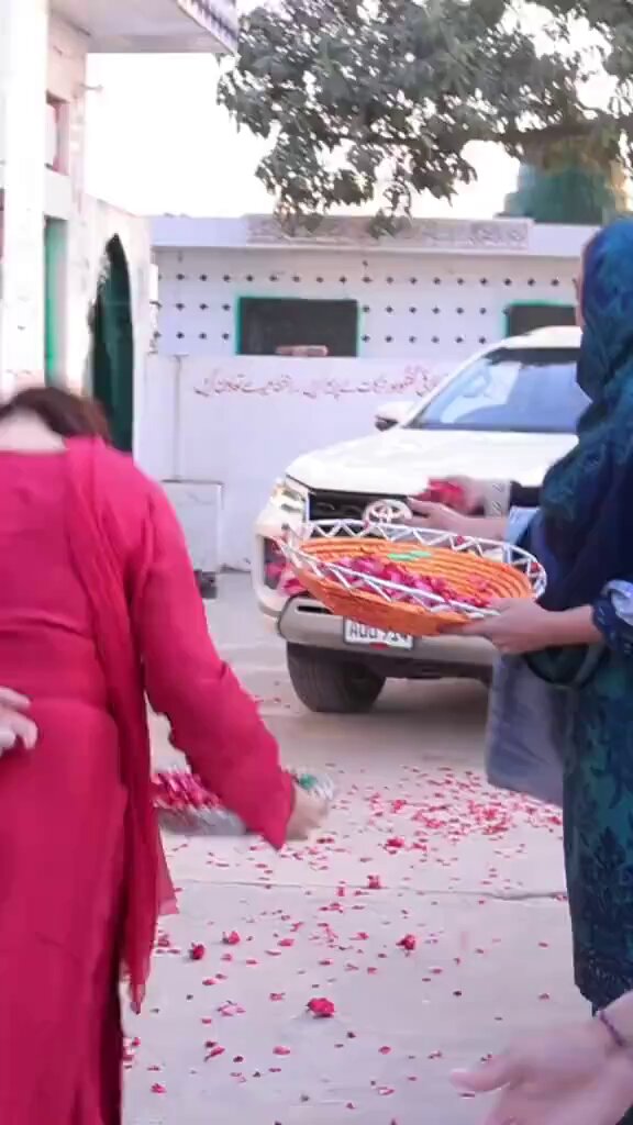حجرہ شاہ مقیم کے گیلانی سجادہ نشین کے فرزند کا سلسلہ رشد و ہدایت...👋🤦