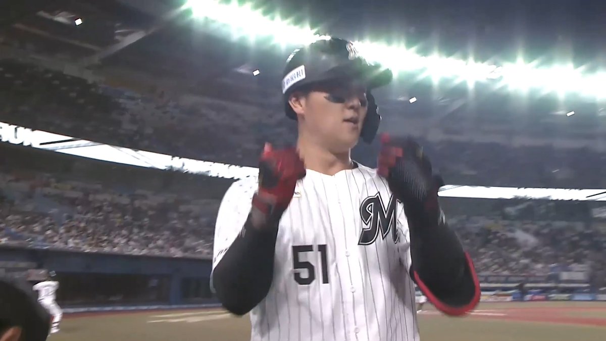 高々と打ちあがった打球はバックスクリーンへ突き刺さる!🔥🔥 やーまぐっち!💪 千葉ロッテ 山口航輝 選手の今シーズン第34号ソロホームランで1点を返す!🌈