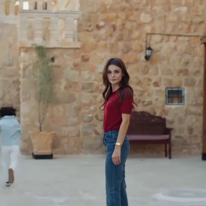 İkisi de kaybettikleri kadınlara bakıyorlar. Siz anca öyle arkalarından bakarsınız