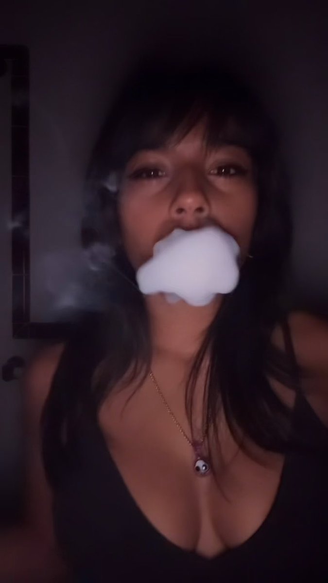 got this pipe at parlay! banjo x lil bear been loving little tokes out of it some zkittlez from terp tornado 😋 can’t believe Puffcon is this weekend!! so excited to meet so many new people😊