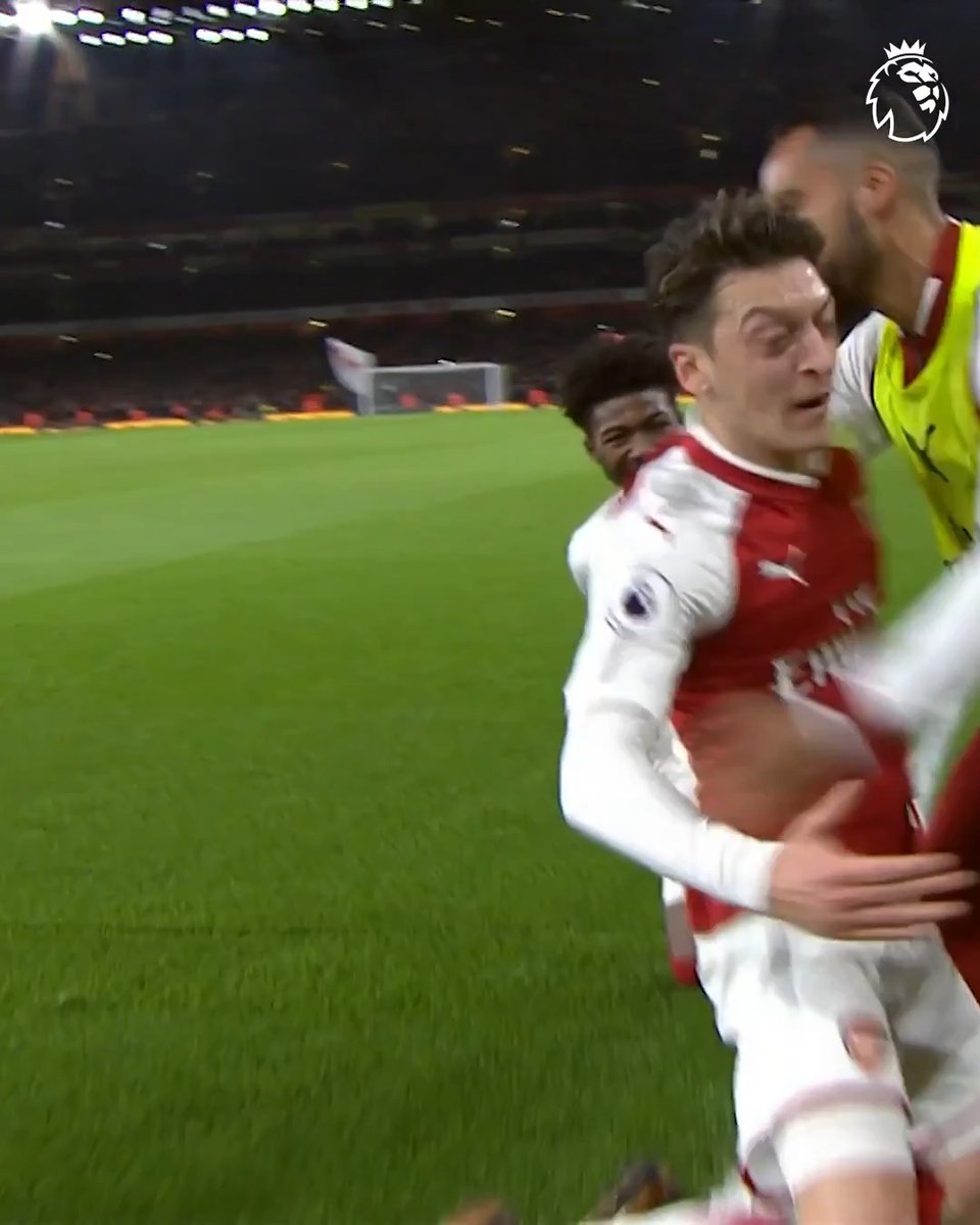 The Mesut Ozil bounce. Genius at work. 🧠