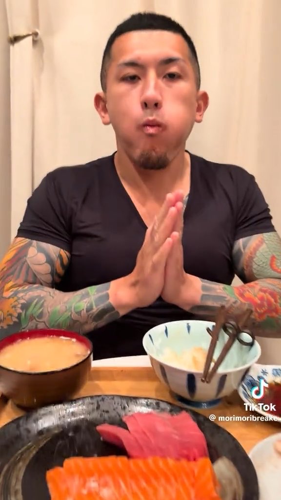 肛門しこしこ春雨ザーメンの夜飯、豪華すぎてまだ面白いwww