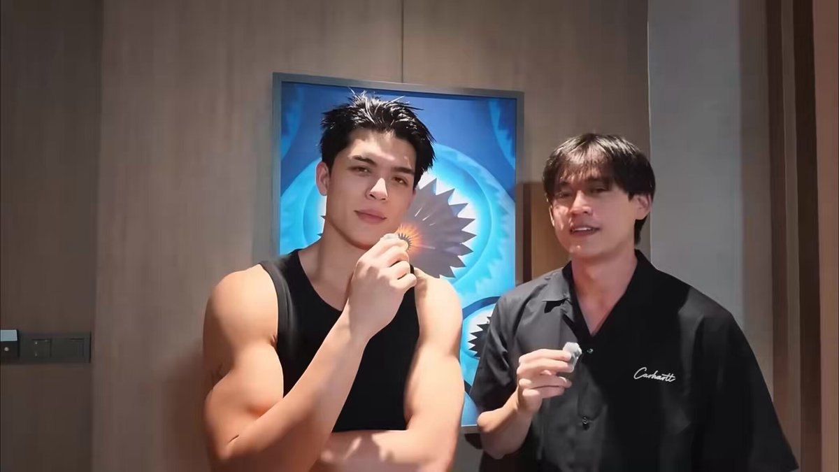 #JossGawin #RoundOneSeries 🐻: this is my own location krubbb 🐻: it’s actually filming in my house 🐻: (joking) in my house 🤣💗 🐻: (i’m) manifesting 🐧: your house is pretty na 🎙️: today he’s (gawin) just here for a while 🐻: yes but i heard that he went to gym too 🐧: the gym in this person’s house 🐻: yess krubbb 🐧: his house is big, got everything