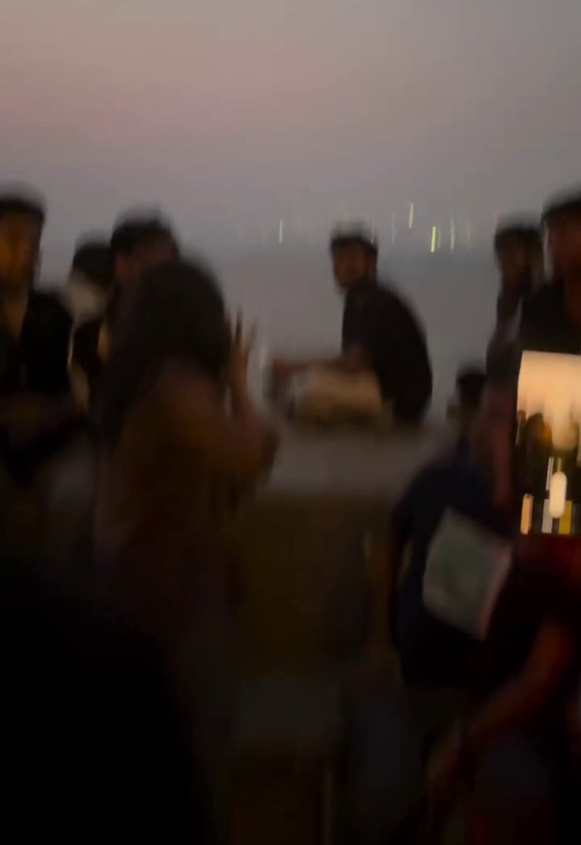 Abhijeet Dipke has come to Mumbai and has been making reel after reel since morning, after calling 3 or 4 of his lukkhe creator friends. He hasn’t even got permission to protest at Shivaji Park tomorrow. If Mumbai Police picks him up tomorrow, how will he make reels? Better to become an Instagram hero today itself. If Mumbai Police updates Dipke’s software tomorrow, they deserve the award for being the best police force in the world. 😂