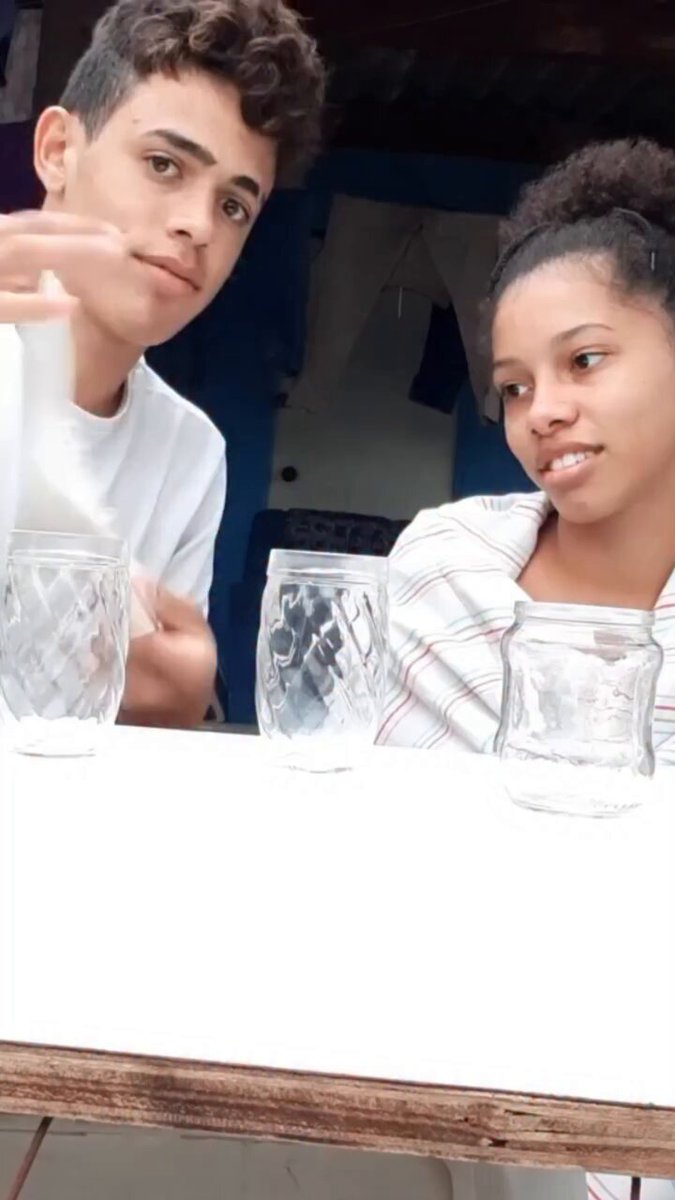 Ela comprou ele na planta...e ele olha pra ela com um olhar apaixonante