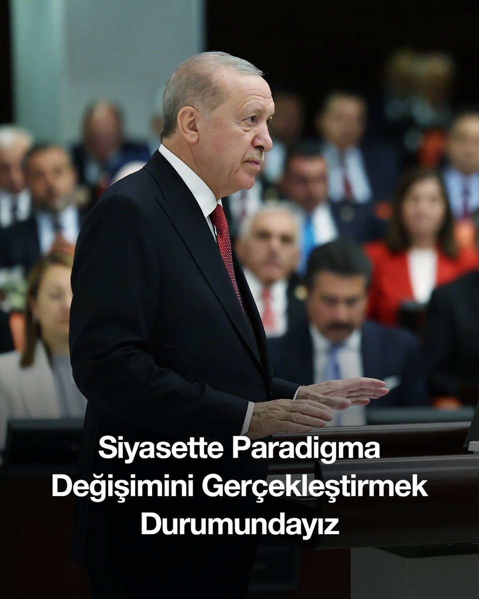 Ya kutuplaştırmayı merkeze alan eski siyaset tarzıyla yola devam edeceğiz ya da asgari müştereklerde buluşma esaslı yeni siyaseti Türkiye’ye hâkim kılacağız. Eğer Türkiye önüne açılan tarihî fırsatları değerlendirecekse bu paradigma değişimini gerçekleştirmek durumundayız.