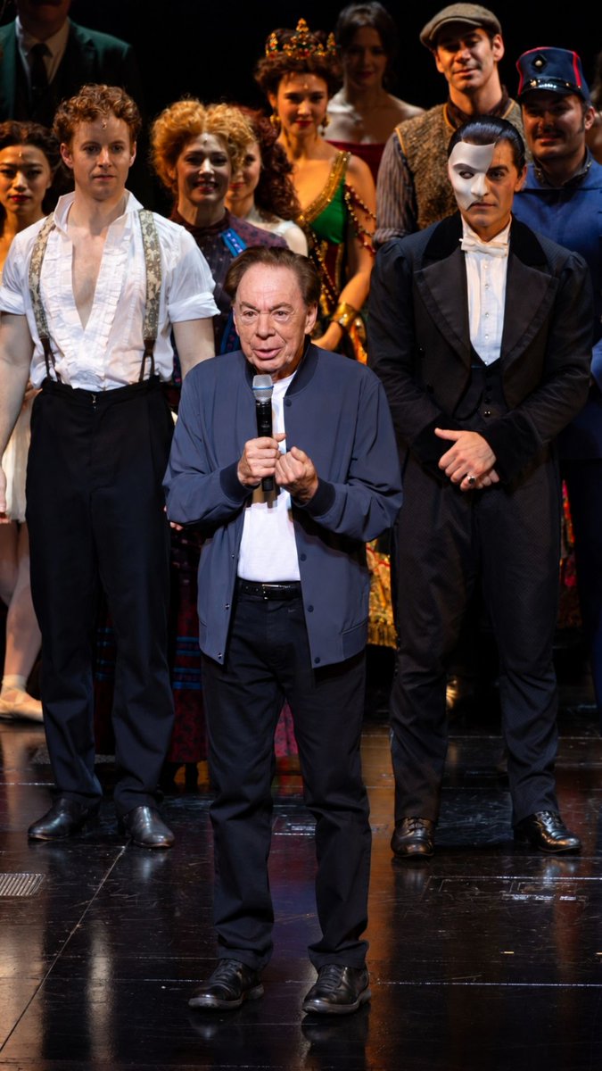 A wonderful night in Shanghai celebrating 40 years of Phantom. Congratulations to the brilliant cast, crew and orchestra. #phantom #ShanghaiNight #andrewlloydwebber