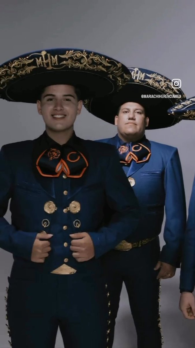 It’s an honor to be able to make all of this happen. 🇲🇽💙🇺🇸 Thank you from the bottom of our hearts for all the support and for being part of this journey. This is only the beginning! 🙏🏼✨ #nfl #chicagobears #espn