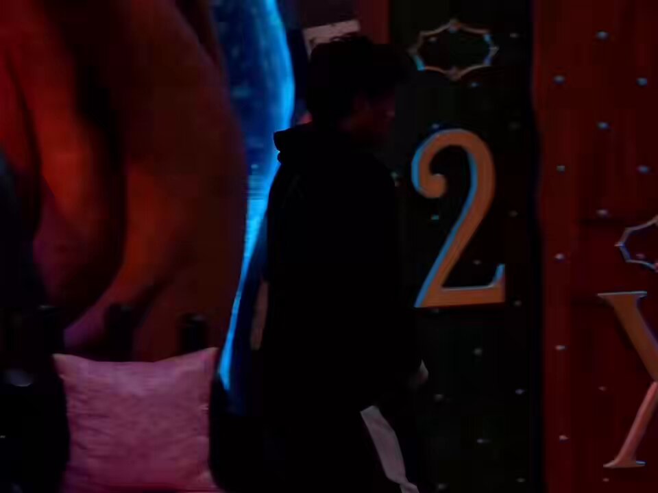 The contrast between #ScoutOP and #QaziTouqeer was clearly shown by the #BiggBoss20 makers in today’s episode. My respect for Scout increased immensely after this scene. The way he went to help Qazi without thinking twice, even when others were making fun of him, showed how genuine his intentions were. ❤️ And then we saw what Qazi did later in the same episode when he was asked to touch the feet of the girls during the task. The contrast was right there for everyone to see.