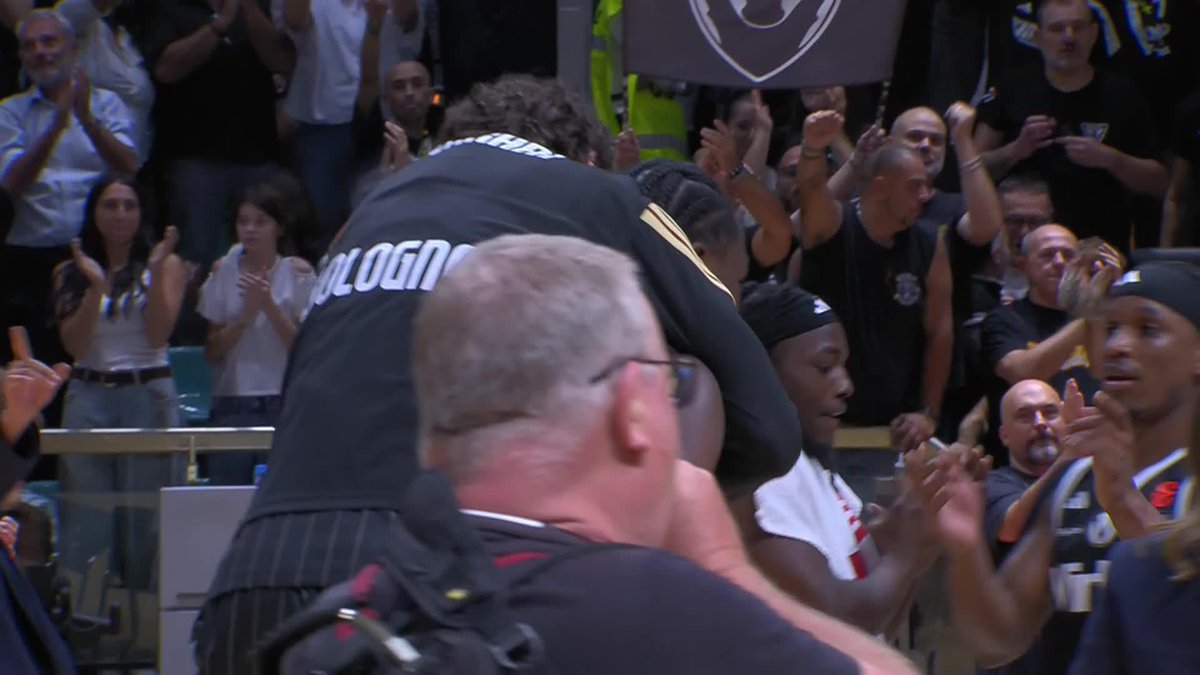 CARR WINS IT FOR Virtus Bologna AGAINST THE REIGNING CHAMPS! 🤯🤯🤯 #MotorolaMagicMoment motorola I Virtus Bologna