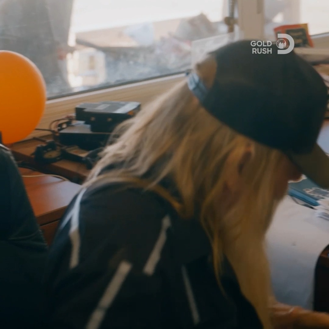 We've got two VERY different reactions from this tense meeting 👀 Don't miss a new #GoldRush tomorrow at 8P on Discovery.
