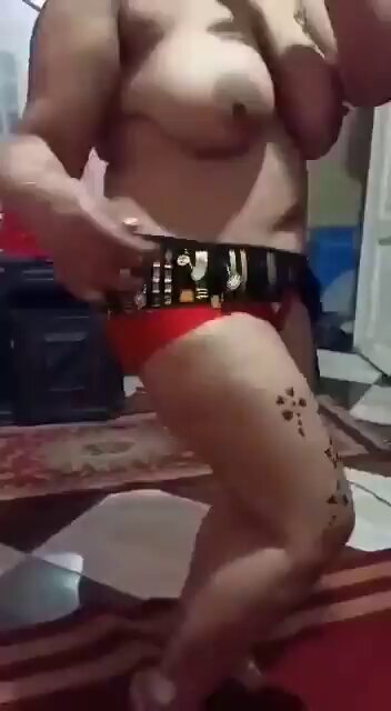 تريد أرقصلك بالفستان او ملط⁉️🤭 تعال حبيبي مشتاقة لزبرك أحسه بكسي 🔥 ادخل بثي الخاص الآن ⬇️ حمل التطبيق من الرابط 👆👆👆👆👆 ما راح تطلع إلا وأنت مفرغ 💦