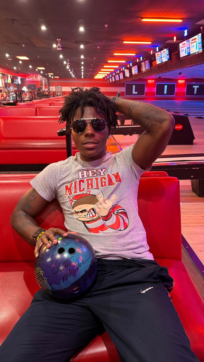 IShowSpeed posted an IG Story posing with a Bowling Ball signed by Legendary Bowler Pete Weber! 🎳🔥