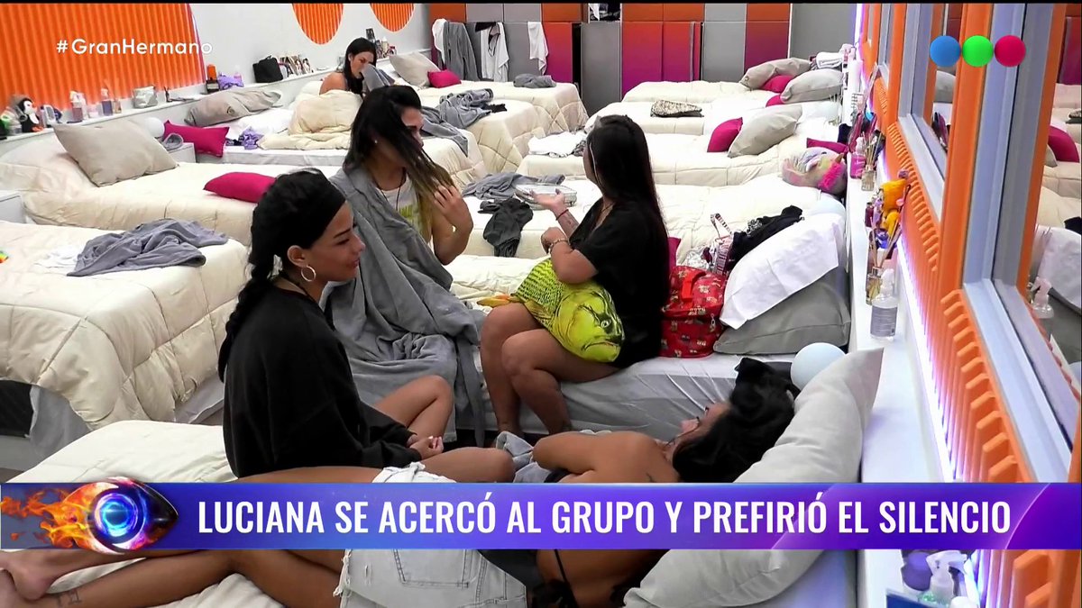 Se acuerdan cuando luz le pregunto a andrea si era trans JAJAJSJSJJAJAJASJ una genia todo me recuerda a ella es la mejor jugadora de todas las ediciones toda situación nos llevan a #luztito #GranHermanoUy #granhermano