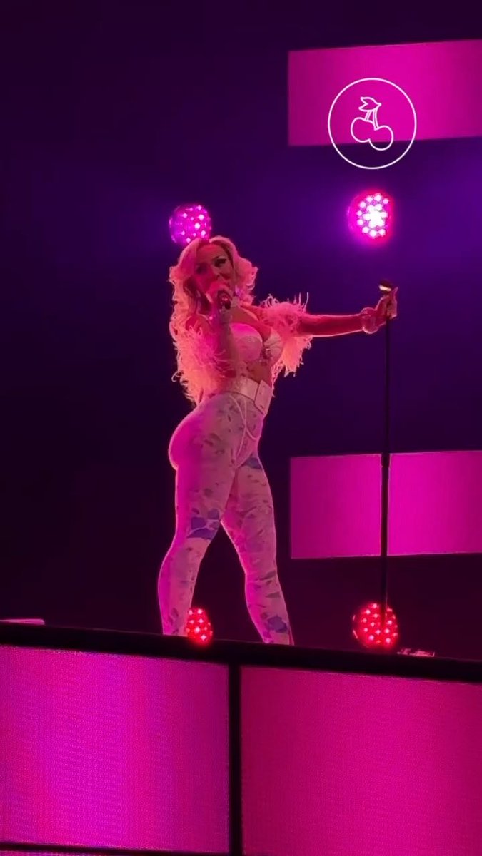 Doja Cat performs ‘Kiss Me More’ at the ‘Tour Ma Vie World Tour’ in Detroit.