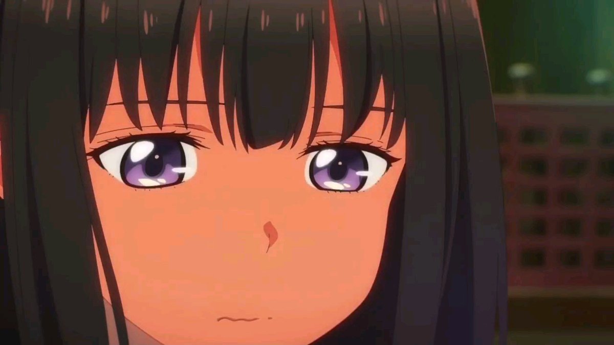 Chisato poniéndoce los calzones de Takina, como se puso rojita.