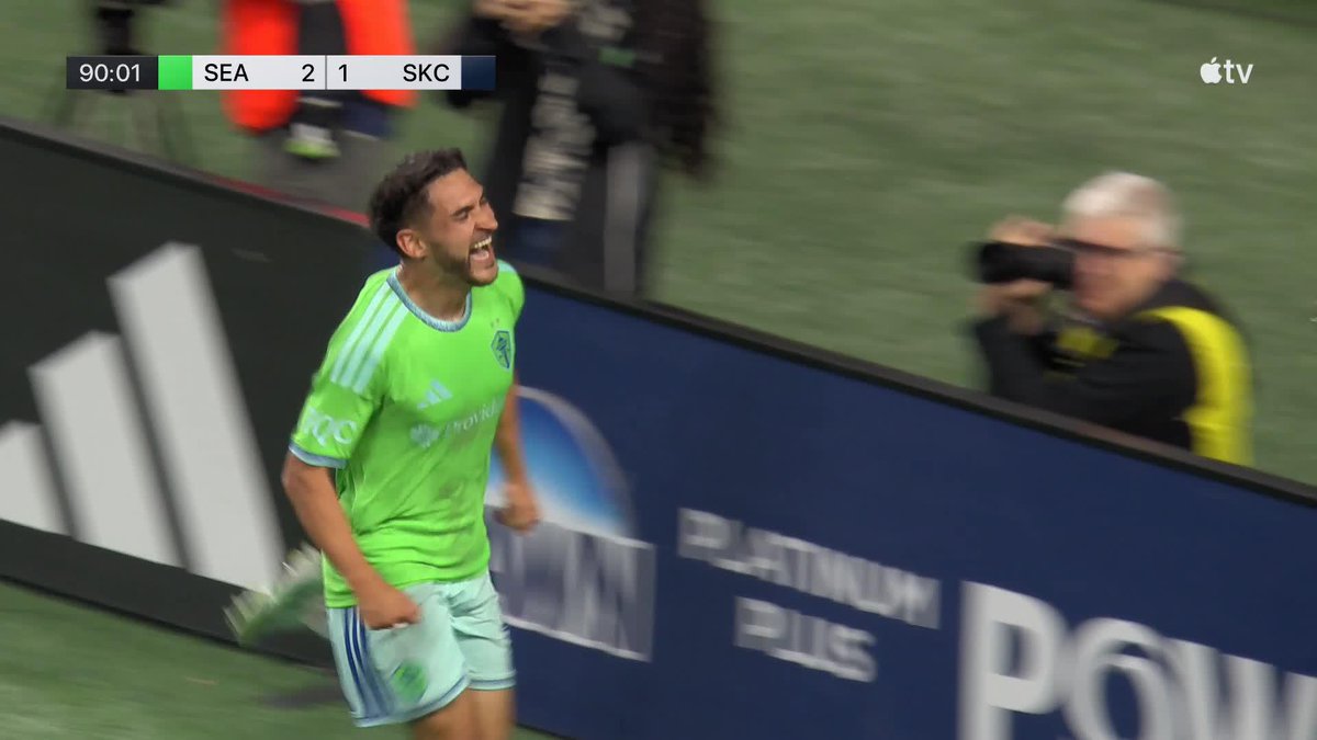 Cristian Roldan! In second half stoppage time! Seattle Sounders FC take the laaaate lead!