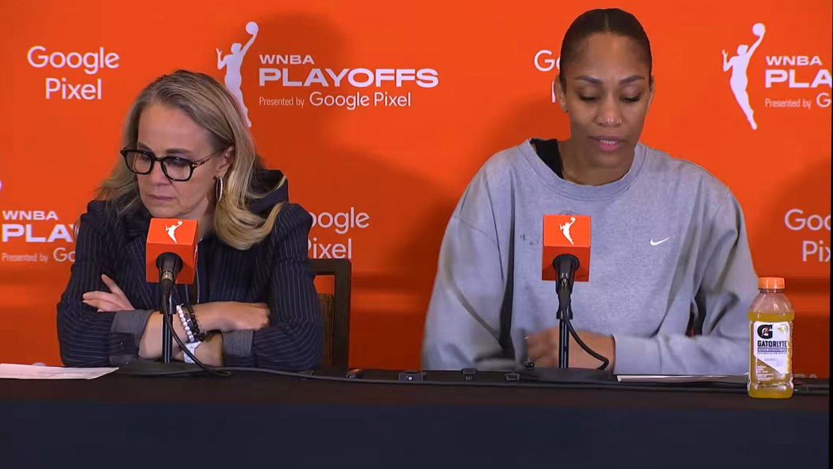 Not Jackie broke the door when she walked into the postgame conference. Be careful, stadaaa 😩😭😭😭