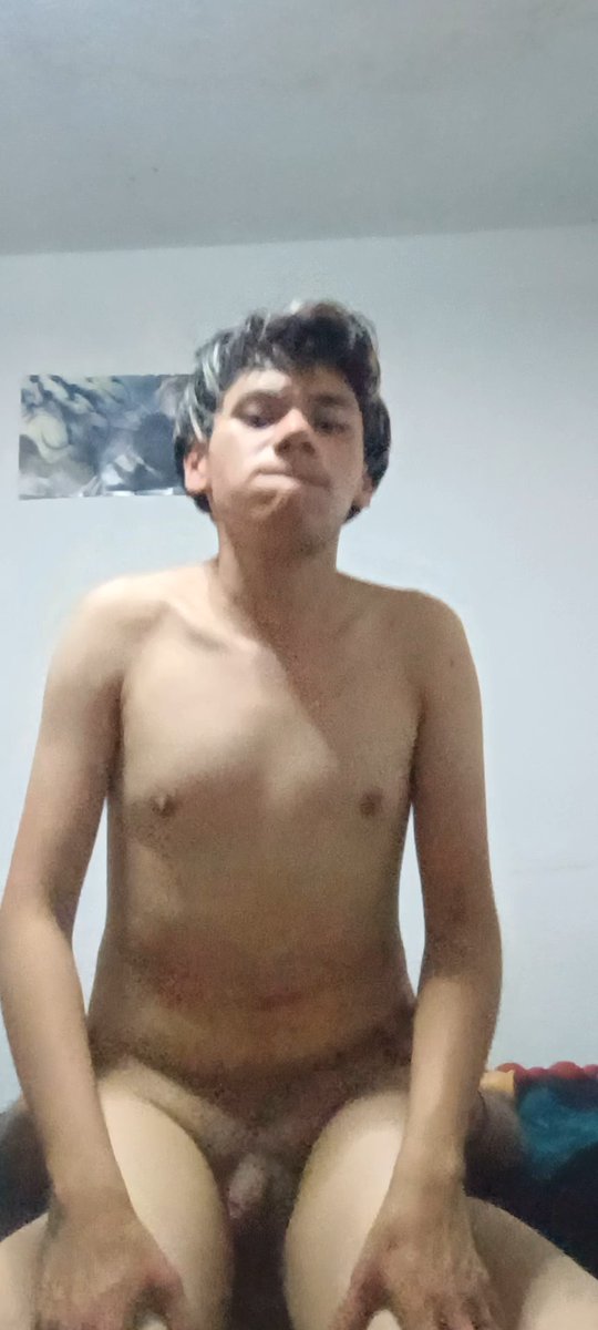 Había estado teniendo solo sesiones de FF y ya me hacía falta una buena verga que me dejará preñado y bien abierto, espero les guste este video donde cabalgó una rica verga a pelo🐽😈🥵 #twink #slut #apelo #bb #bareback #cumdump