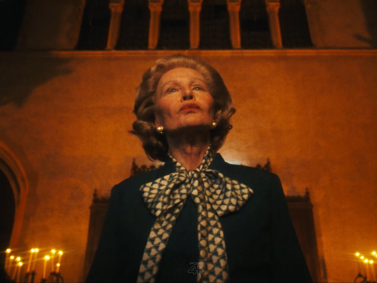 not jessica lange playing margaret thatcher who gets sacrificed in hell 😭 LMAOO NOW THIS IS THE CAMPINESS I'VE BEEN MISSING #AHS13