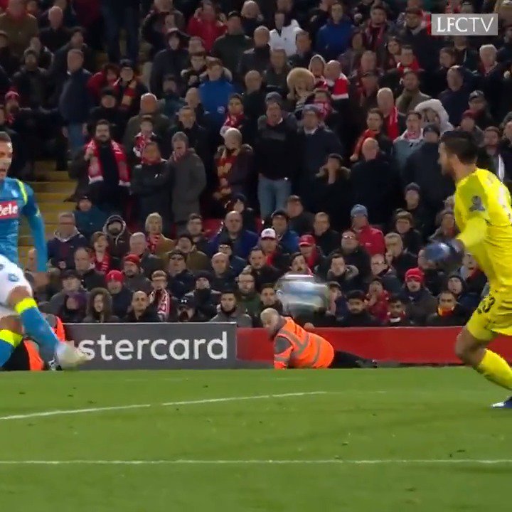 It's Alisson Becker's birthday today 🎉 That save against Napoli gets better every time you see it 😮‍💨 What a goalie