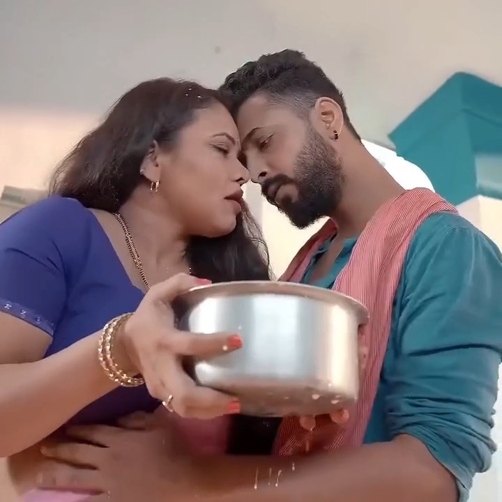 Thoda funny Yaar, koi toh help kar do… ye web series dhoondhte-dhoondhte thak gaya hoon 🥵🥵 Dud wale se 🫦🍌#bhabhi #viralvídeo