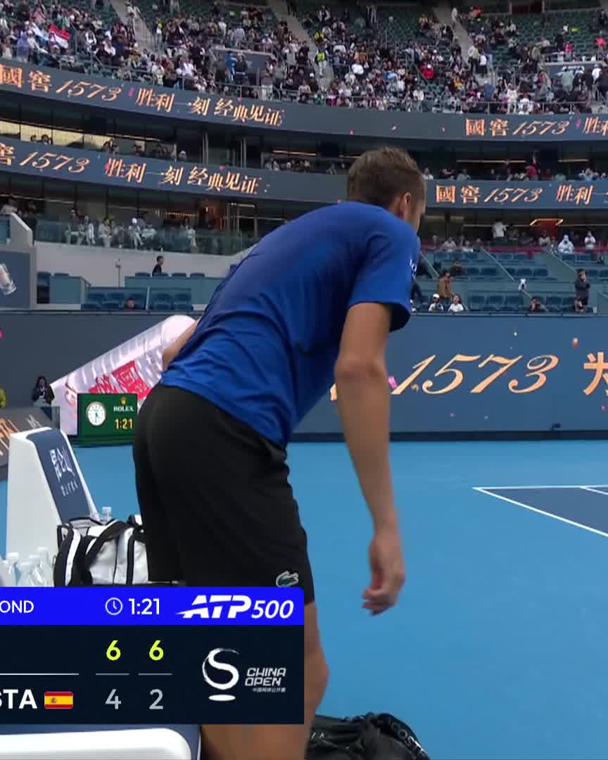 Clinical 🙌 Daniil Medvedev breezes past Carreno Busta 6-4 6-2 to reach the second round! #ChinaOpen