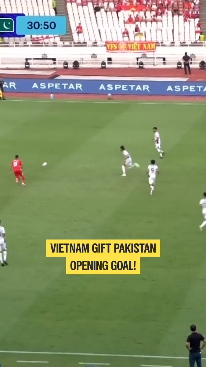 Who saw THIS coming?! 😲🇵🇰 Mohib Ullah pounces on a blunder at the back, and Pakistan lead Vietnam! #FIFAASEANCup | September 25-October 6 | SBS On Demand 📺