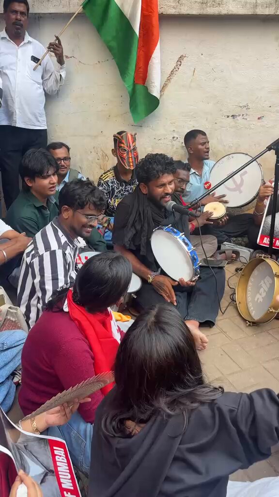 "Sarkar mein baithe Ravan, tera munh kaala (The Ravan sitting in the government, may your face be blackened)," protesters raise slogans at CJP protest in Mumbai. Video: Snehal Mutha