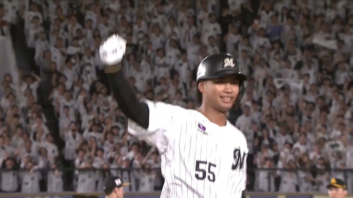 本拠地のファンの前で出た!🔥🙌 千葉ロッテドラフト4位ルーキーの 櫻井ユウヤ 選手がプロ初ヒットを放つ!㊗✨