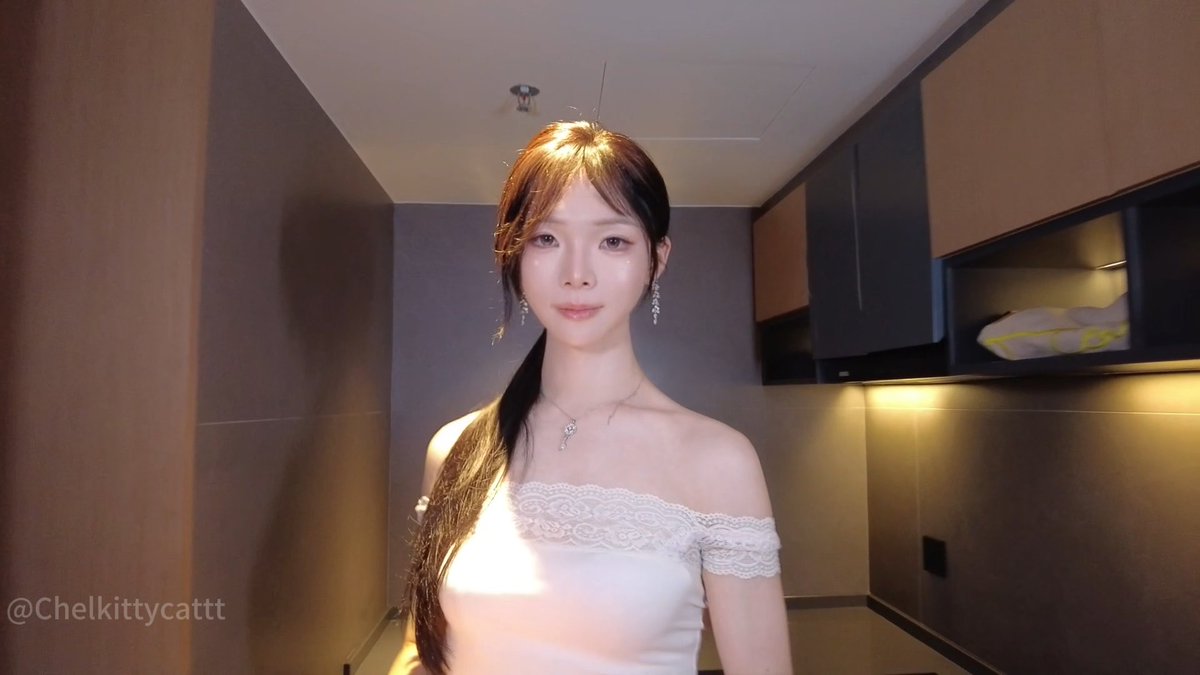 亲爱的,这么晚回来怎么也不回信息,人家等你都有点困了~ (点赞转发多的话考虑更新后续哦😈 #男娘 #femboy