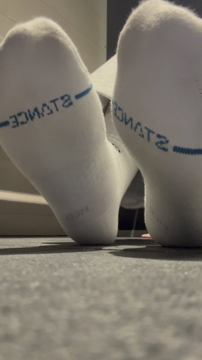 🐶乖乖趴在地上闻吧，小狗🥵#白襪 #whitesocks #原味 #gay #白袜 #臭襪 #gooner #s