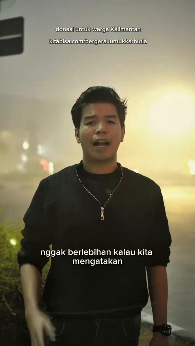 Ini bukan scene film apocalypse. Bukan juga scene film perang nuklir. Ini kota PALANGKARAYA, KALIMANTAN TENGAH! Dua bulan masyarakat yang membayar pajak hidup dengan udara ini. Disaat koruptor yang mengambil pajak rakyat justru hidup di lapas mewah. Orang orang bermasalah justru dapat jabatan di Istana! Jangan berhenti bicara Kalimantan! Kalimantan masih dibakar!