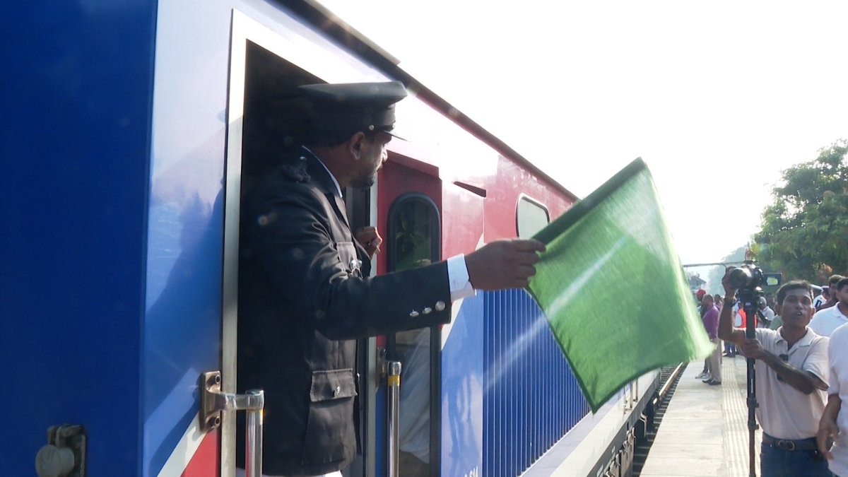 UPCOUNTRY TRAINS RESUME 🚆 🇱🇰 Train services between Colombo Fort, Peradeniya and Gampola resumed today, following extensive repairs to damage caused by Cyclone Ditwah. The cyclone damaged 103 locations, including 36 major landslides and 67 earth slips. Bimal Rathnayake